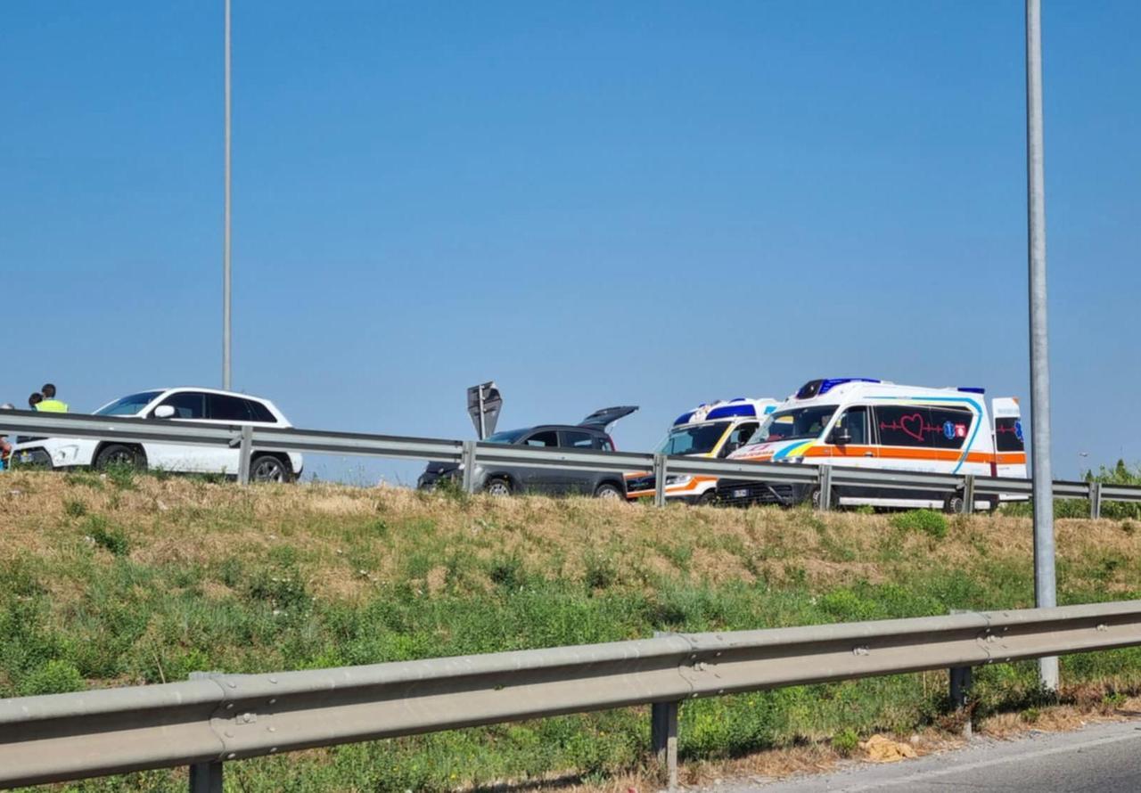 
	I soccorsi sulla rampa della Fi-Pi-Li a Ponsacco (foto Stick)

