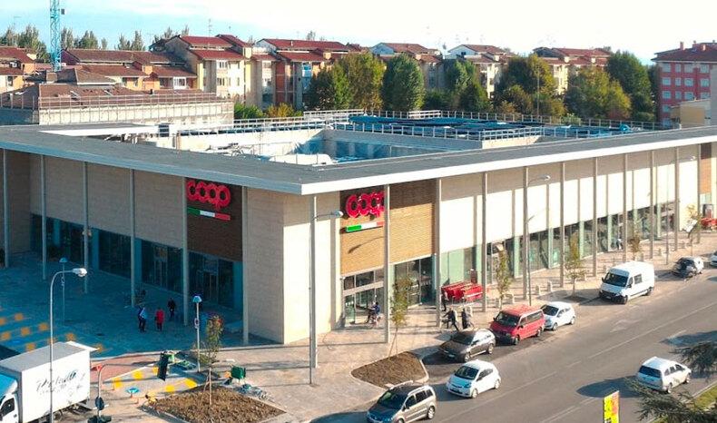 Cento, i residenti protestano per i rumori del market