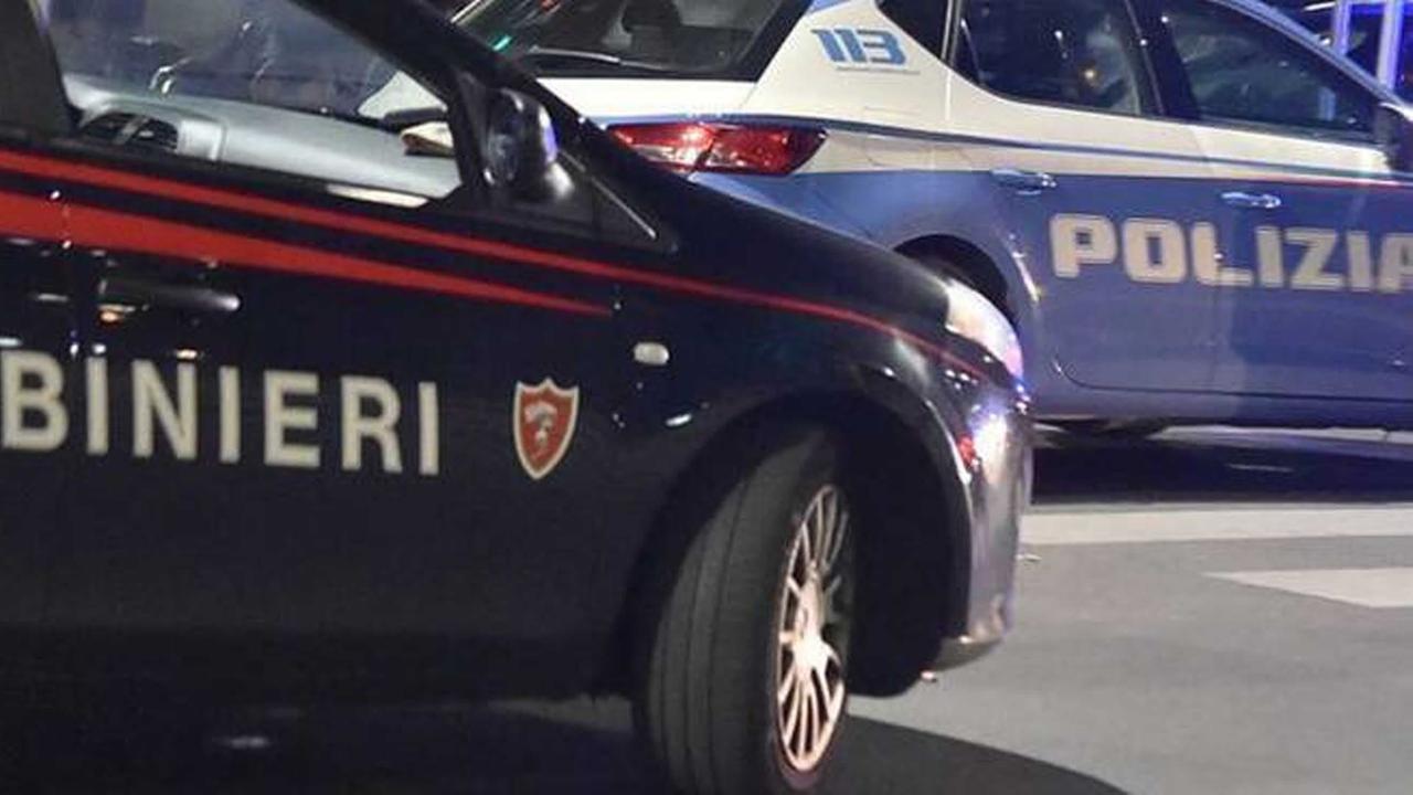 Migrante tunisino accerchiato e preso a bastonate
