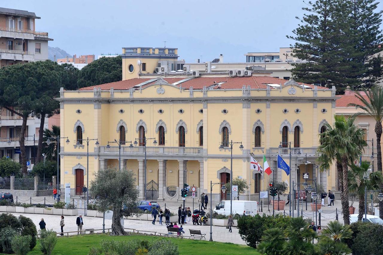 
	Il municipio di Olbia

