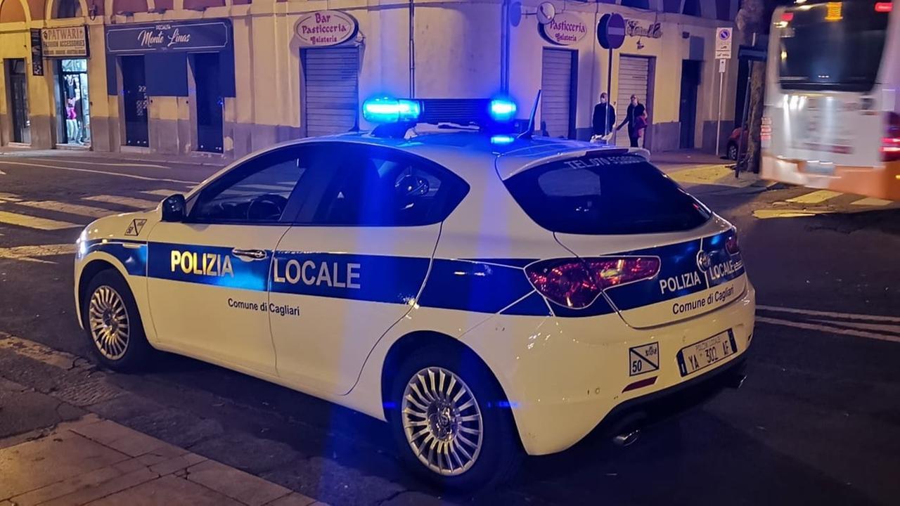 Cagliari, piazza Matteotti come un ring: maxi rissa e due denunce