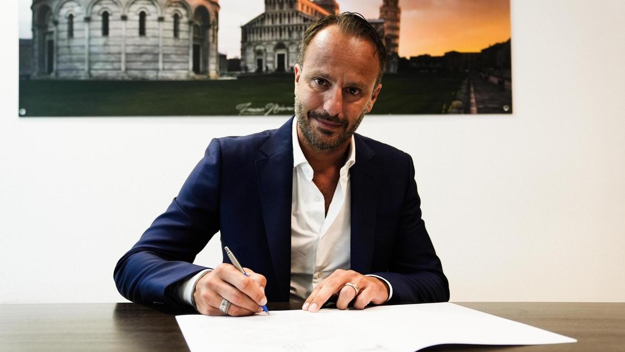 Il momento della firma