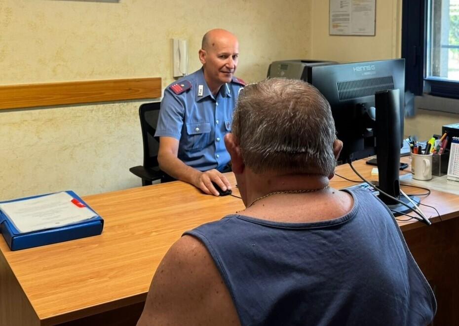 Codigoro, tecnica dell'abbraccio fallisce: tre persone denunciate per furto