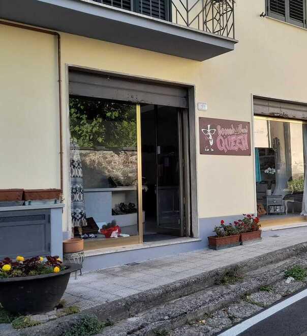 Gavinana, a 25 anni apre un negozio di abiti riciclati