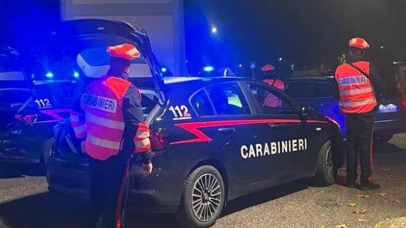 Donna violentata in strada: è caccia all’aggressore