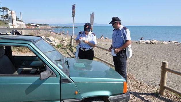 I vigili multano un’auto alle Gorette (Foto d’archivio)