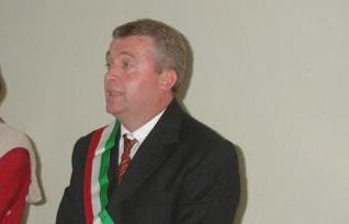 
	Claudio Zago durante il suo giuramento nel periodo in cui fu sindaco del Comune di Ardauli

