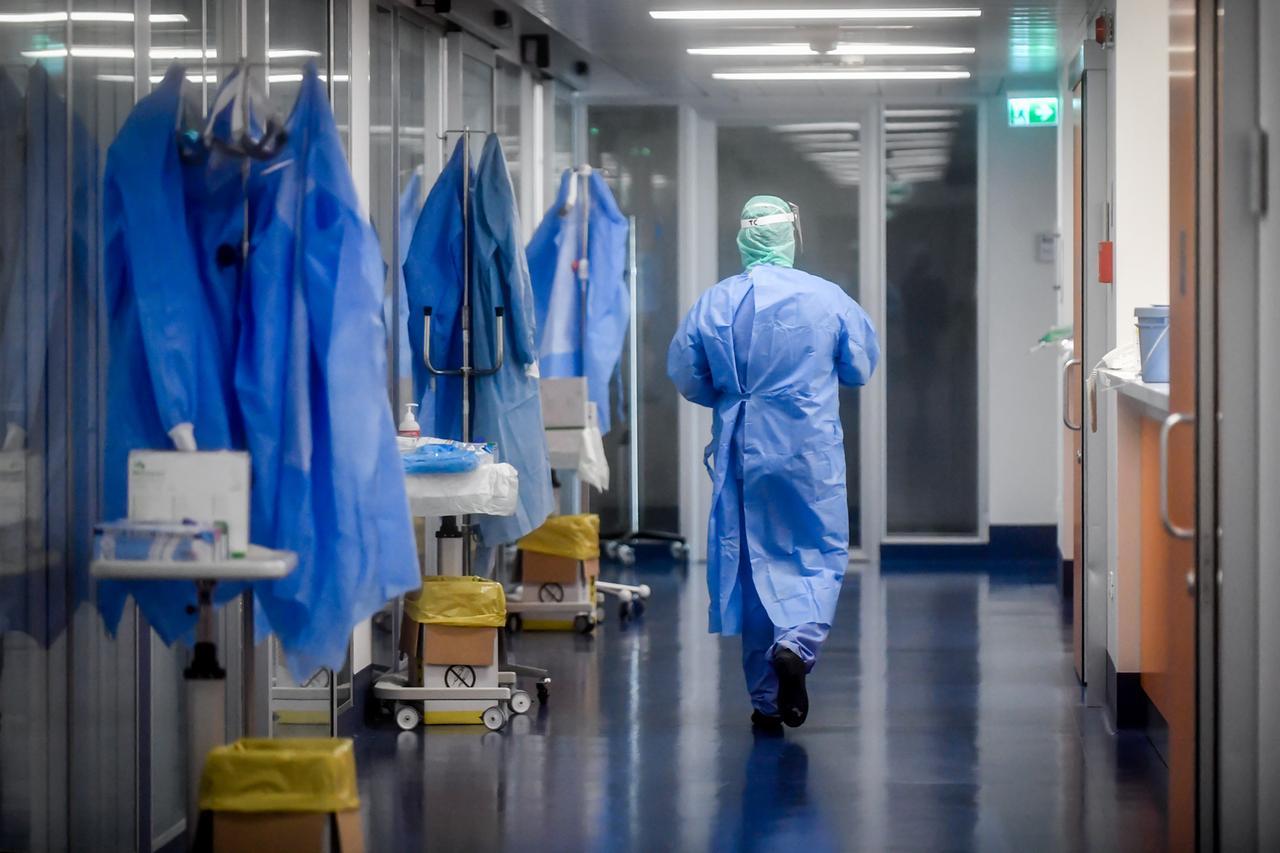 «Ho il braccio rotto, mi operano tra 20 giorni».  L’ospedale: «Exploit di traumi nell’ultimo periodo»