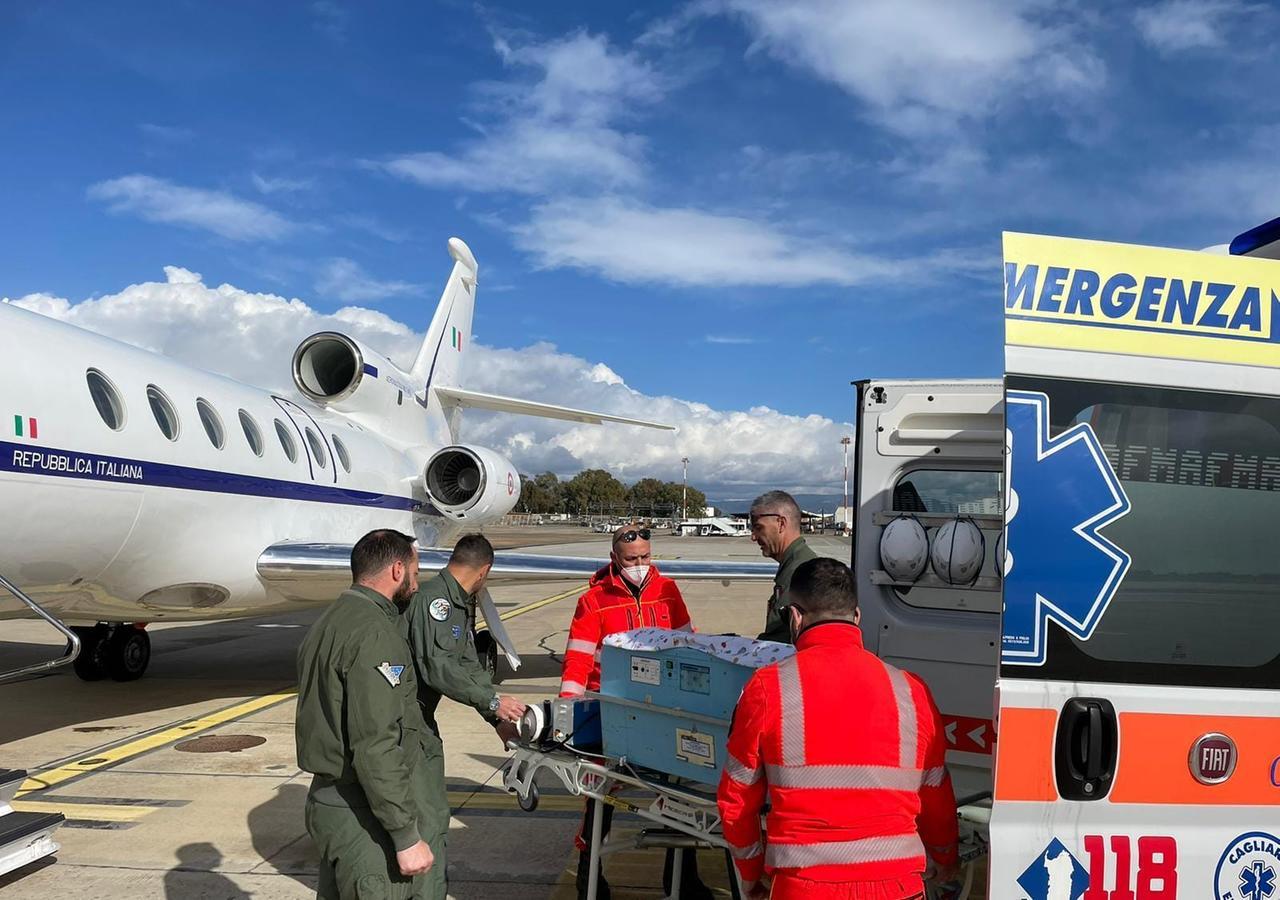 Neonato gravissimo: Falcon 900 in volo per salvargli la vita