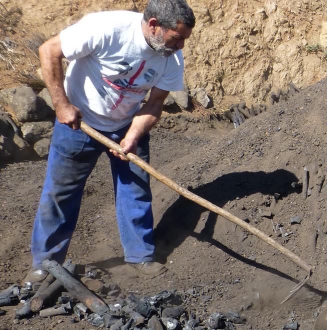 L’arte degli antichi carbonai rivive con la “chea”