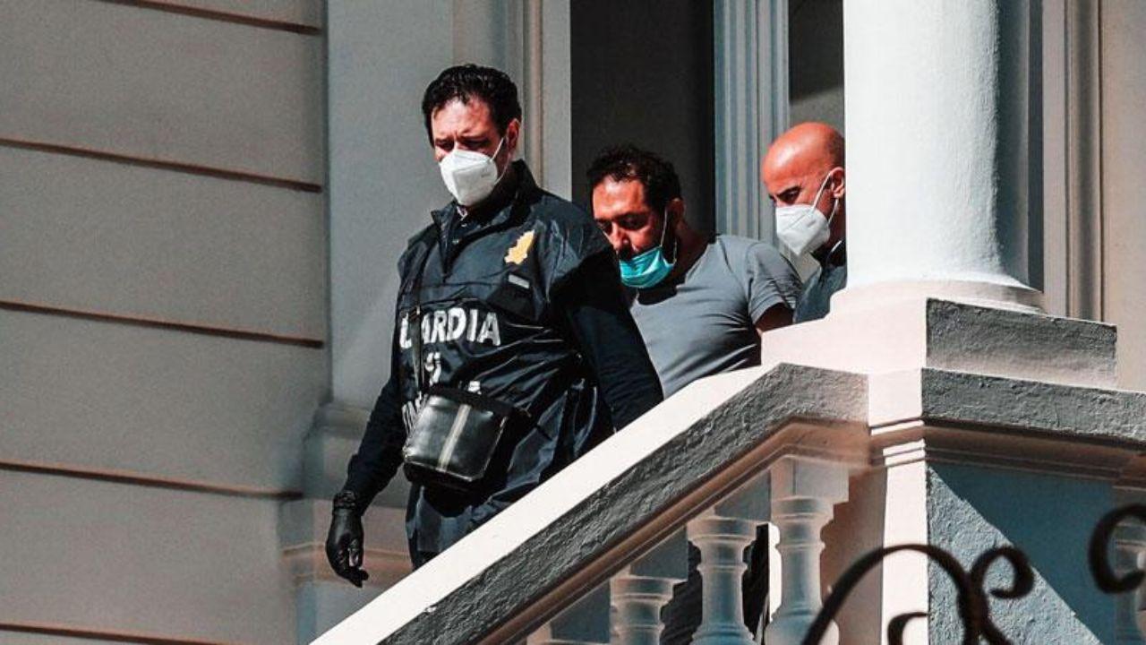 I finanzieri mentre arrestano Nicola Calderini