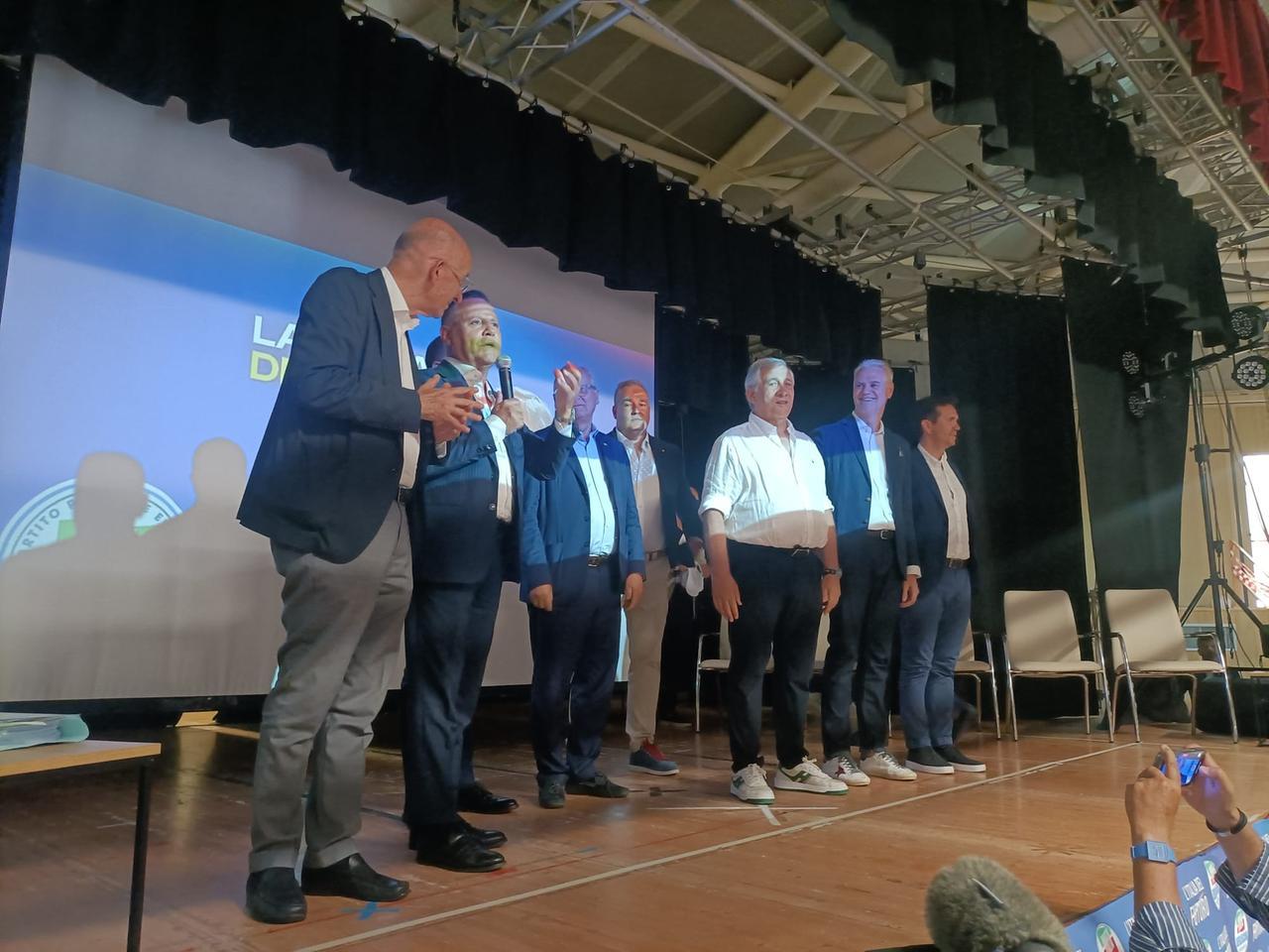 Stati generali a Budoni: applausi per Berlusconi