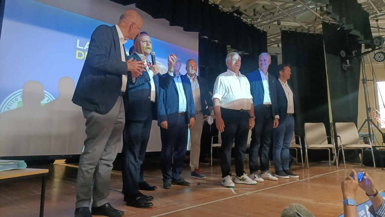 Stati generali a Budoni: applausi per Berlusconi