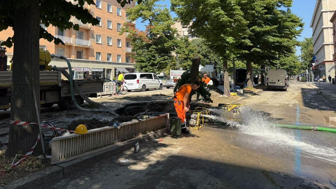 Viale Cavour allagato: notte di emergenza a Ferrara