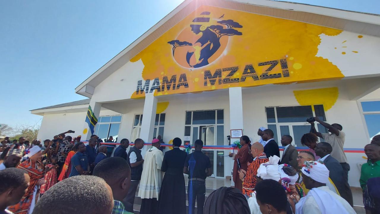 In Tanzania apre il reparto di maternità voluto da don Carlo: «Mamme e bimbi ora sono salvi»