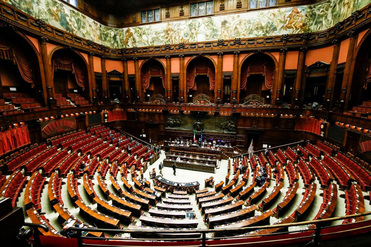 Settimana corta in Parlamento: al lavoro da lunedì a giovedì. Ecco la proposta del ministro