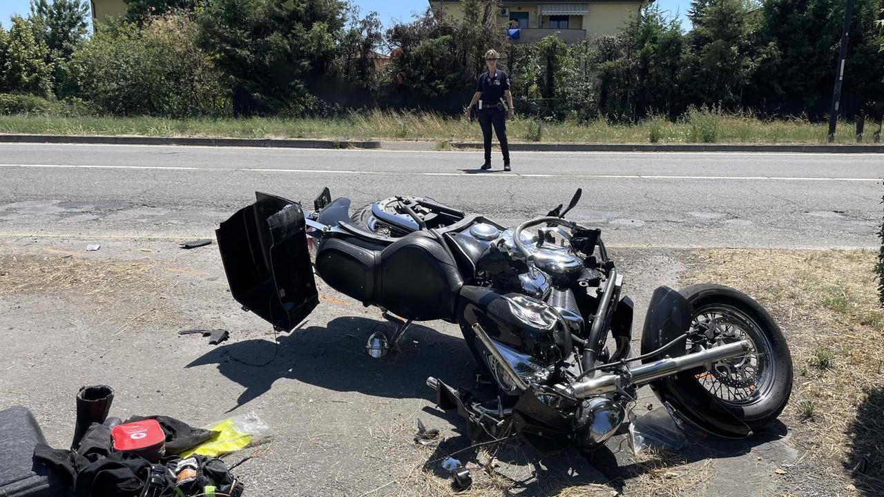 Schianto sulla via Emilia all’altezza di Bagno, grave un motociclista di 50 anni