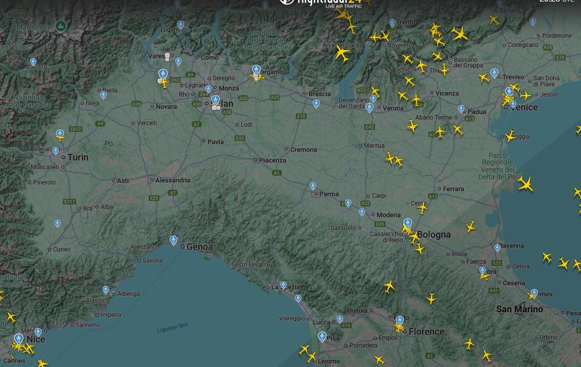 
	La situazione nei cieli del nord Italia (foto flightradar24)

