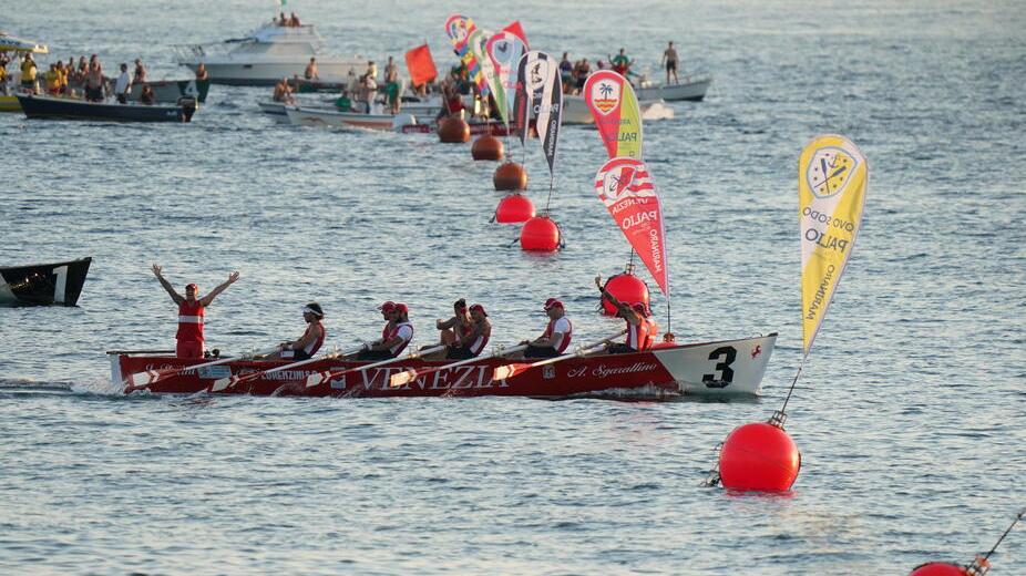 L'arrivo del Venezia che ha vinto il Palio 2025 (foto Stick)