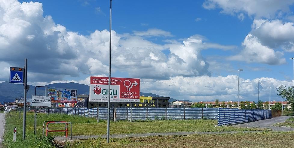 
	Il cantiere di fronte ai cimiteri di Pontedera

