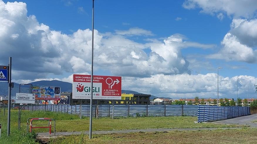 Il cantiere di fronte ai cimiteri di Pontedera