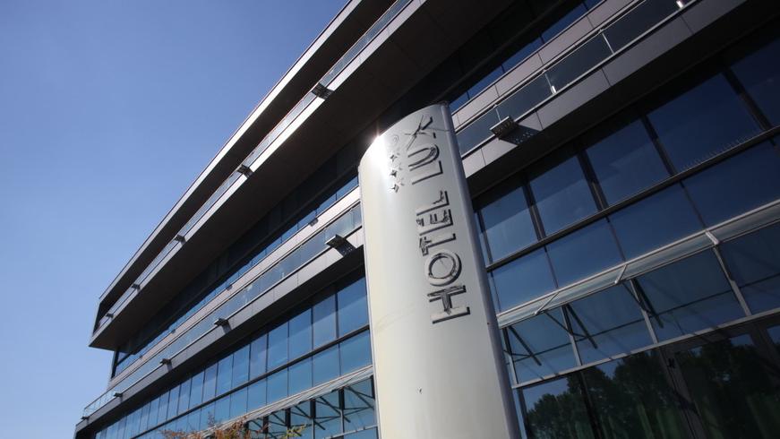 Dopo ventidue anni chiude l’Hotel Lux: la famiglia Codeluppi ai saluti