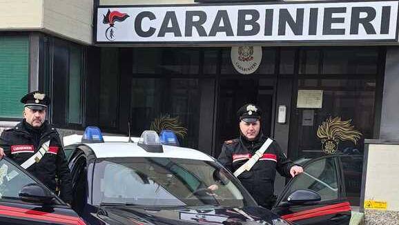 Lite e ferimento davanti al bar a Corporeno. Poi scatta la caccia all’uomo