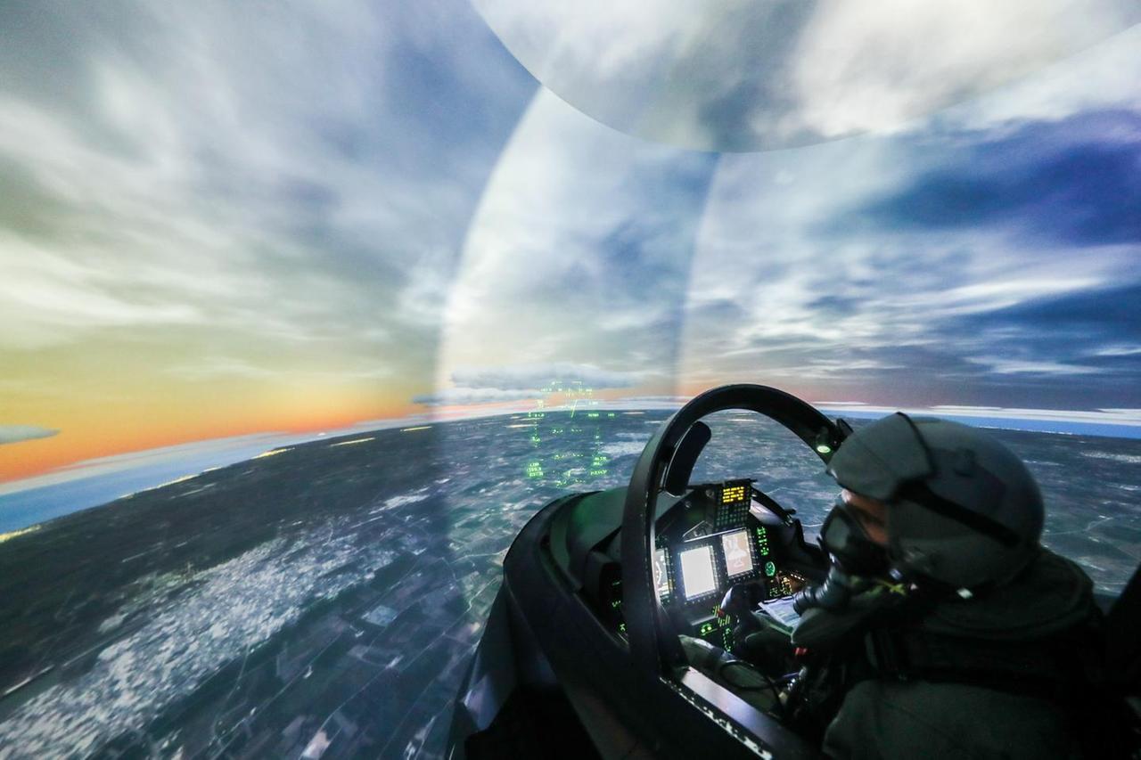 
	<em>&nbsp;(https://aircraft.leonardo.com)</em>

