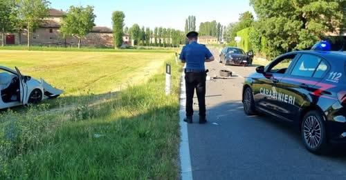 Rio Saliceto, scontro frontale tra due auto: gravi un 24enne e un 45enne