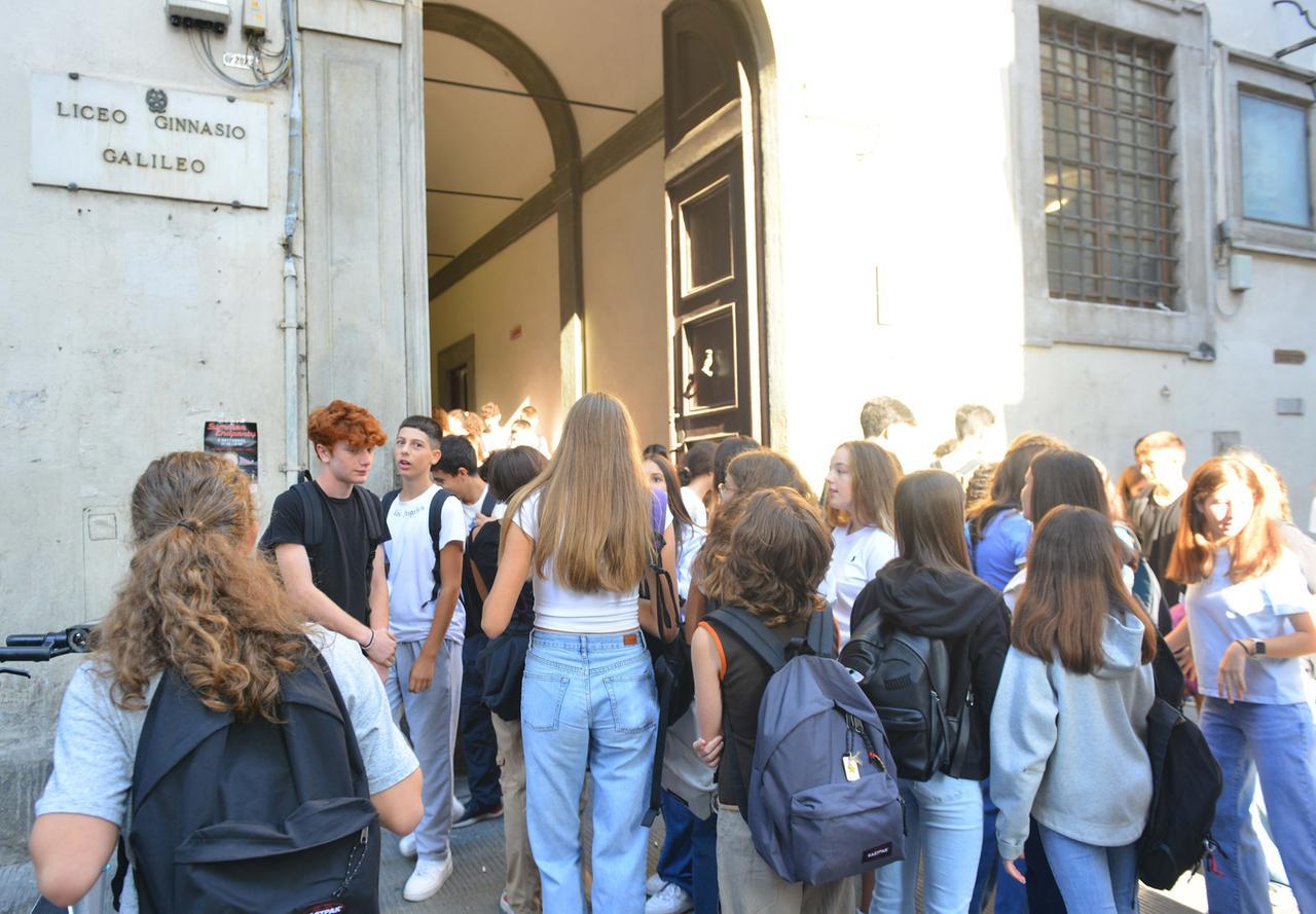 Firenze, ladri al liceo Galileo nei giorni della maturità: rubati 10 computer