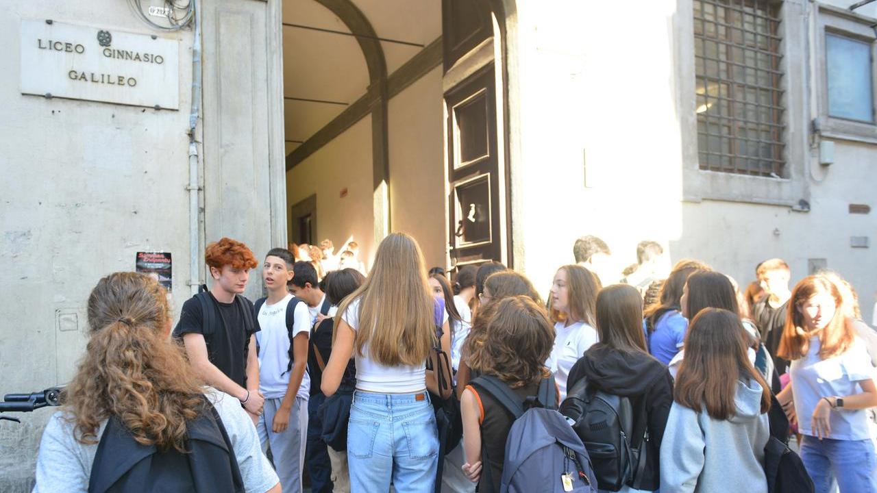 Firenze, ladri al liceo Galileo nei giorni della maturità: rubati 10 computer