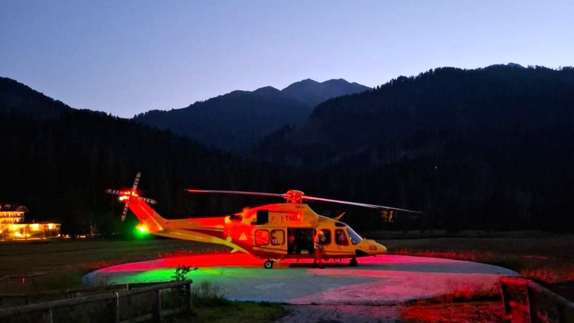 L'elicottero che ha soccorso l'escursionista
