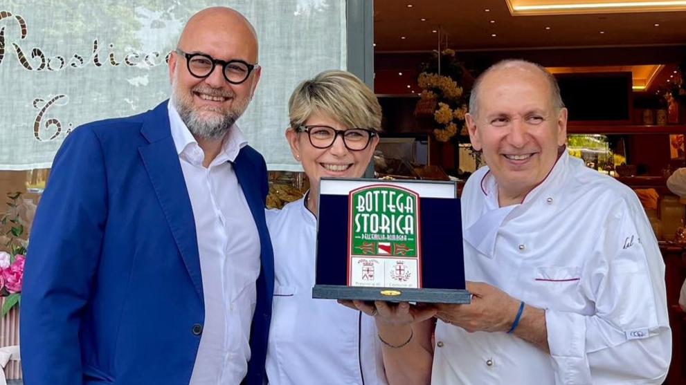 La consegna della targa di "Bottega storica"