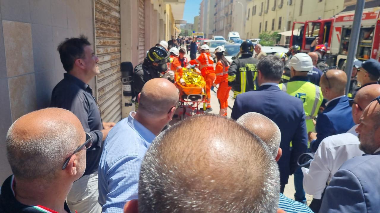 Palazzina esplosa a Sassari, il ferito è in condizioni gravissime: ecco chi è