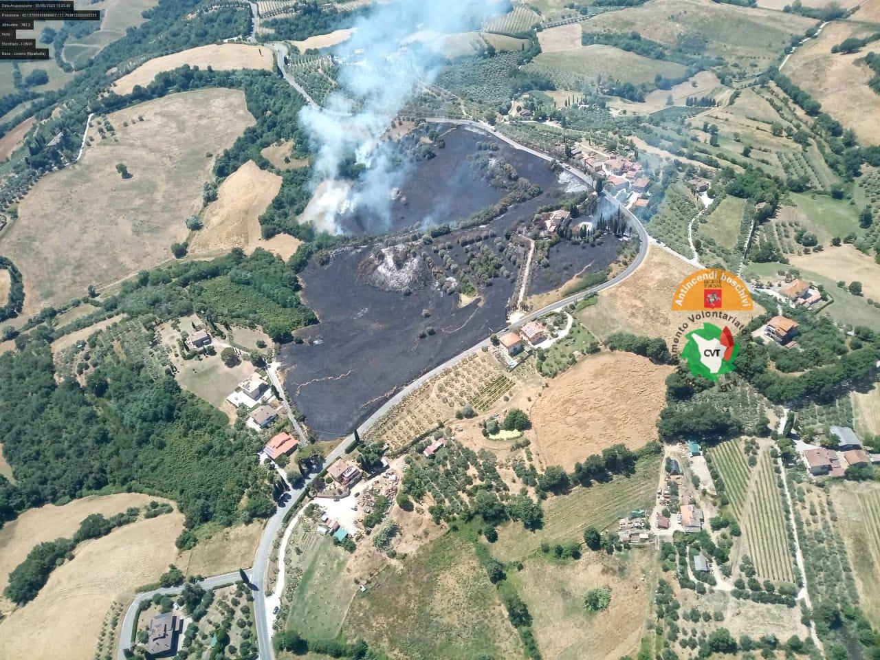 Incendi in Toscana, giornata critica: elicotteri in azione in 7 zone diverse