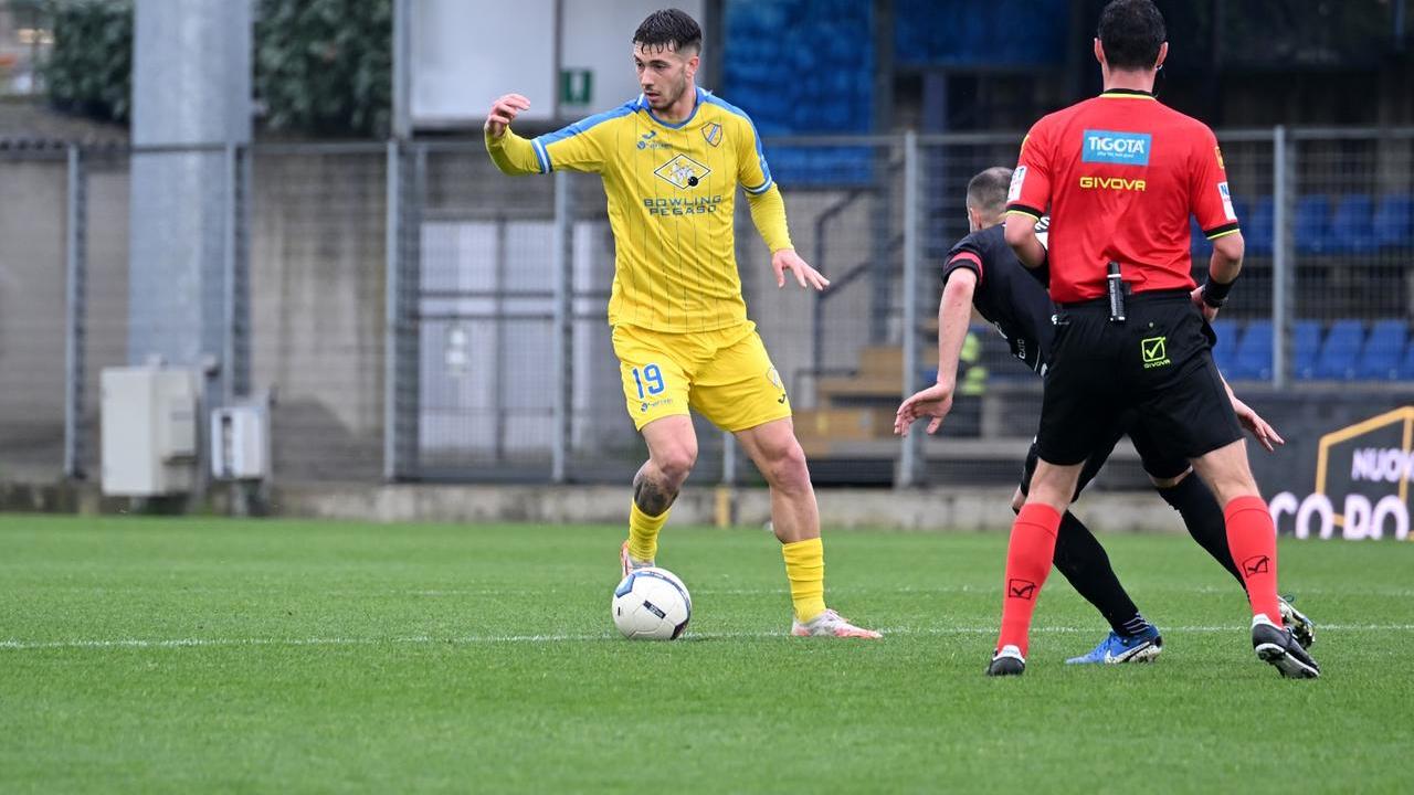 Reggiana, ecco il primo acquisto: ufficiale l’arrivo del centrocampista Damiano Basili