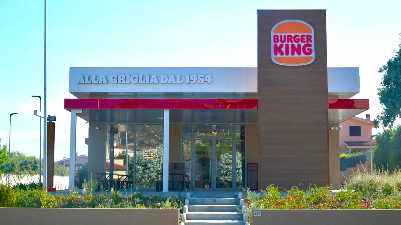 Olbia, stangata per il Burger king: niente “drive” e chiusura alle 22