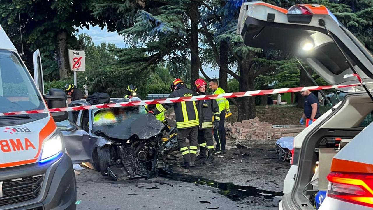 I vigili del fuoco sul luogo dell'incidente
