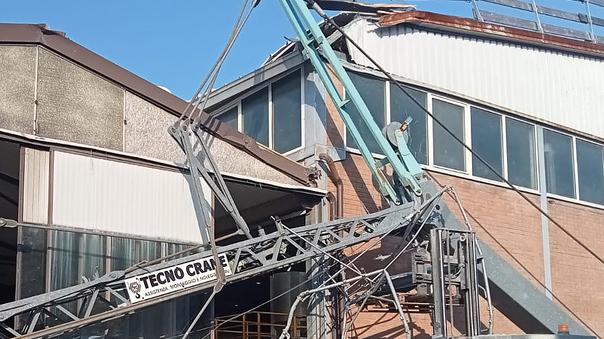 Argenta, operaio ferito dalla gru crollata: messa alla prova per l’imprenditore