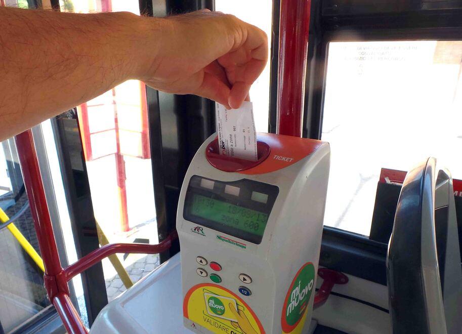 Biglietto senza timbratura: a Ferrara odissea per pagare la multa