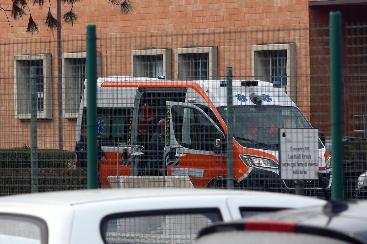 Trans violentata in carcere a Ferrara. Trasferimento sotto accusa