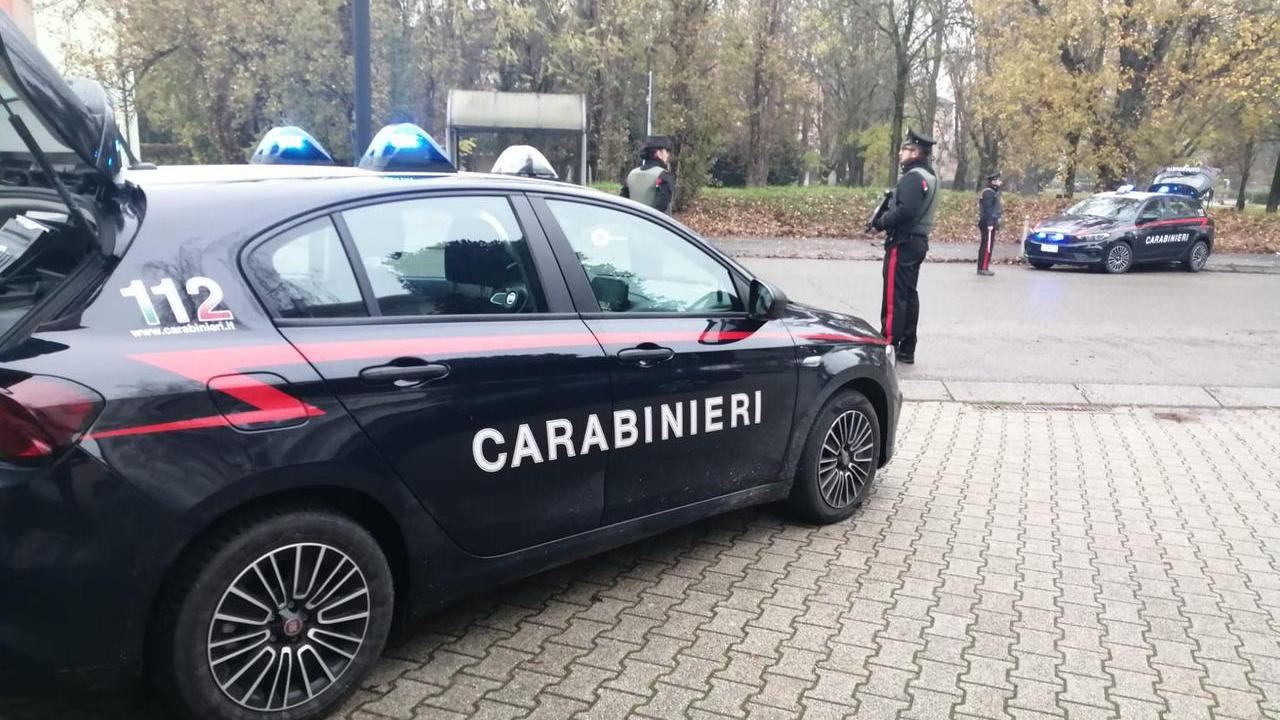 «Ti seguirò ovunque andrai» e poi le lancia liquido urticante in faccia: 26enne rifiuta il braccialetto elettronico, per lui scatta il divieto di dimora in cinque regioni