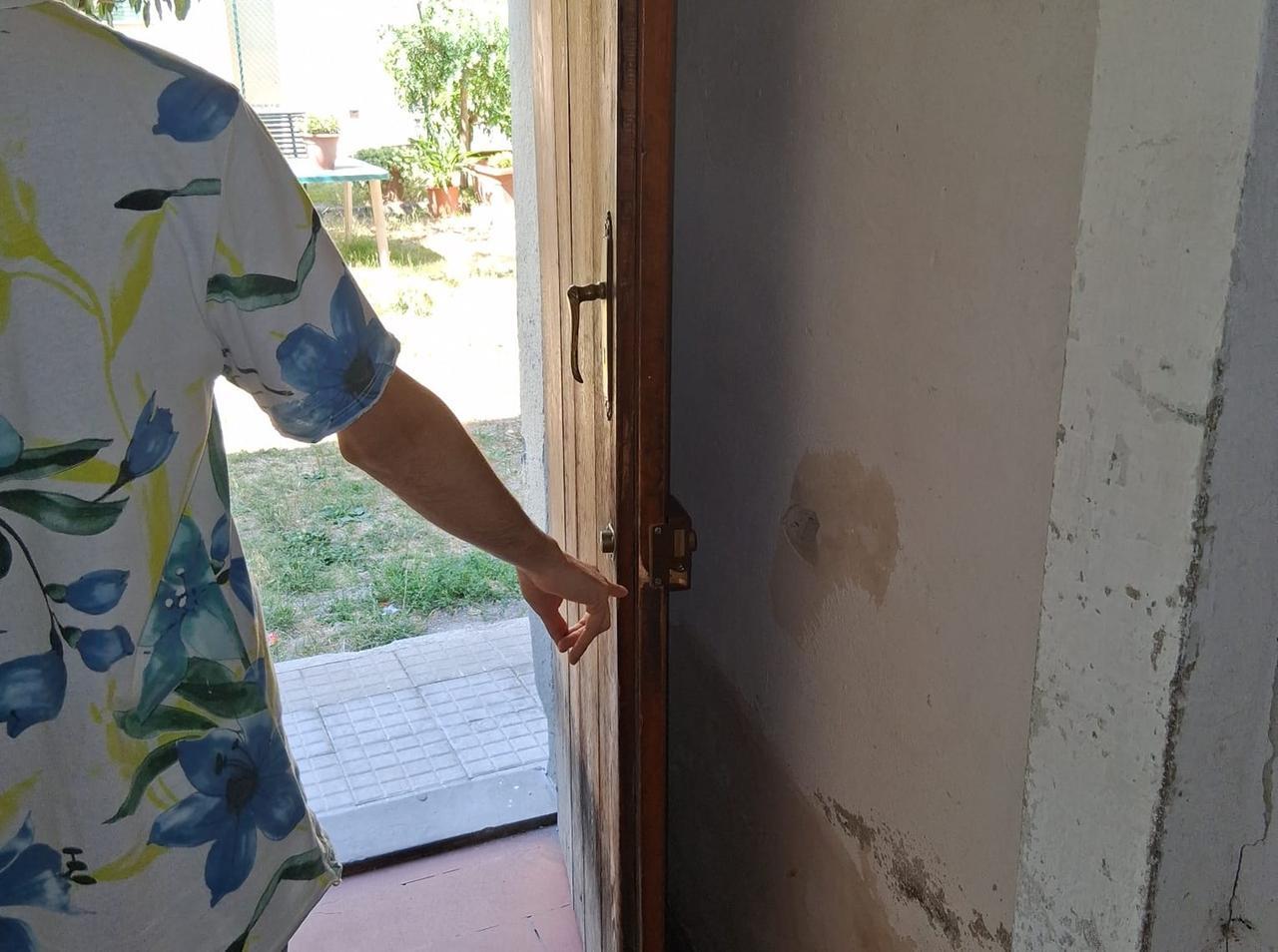 Pistoia, gli rubano la bici dall’androne del palazzo: 26enne accusa un malore