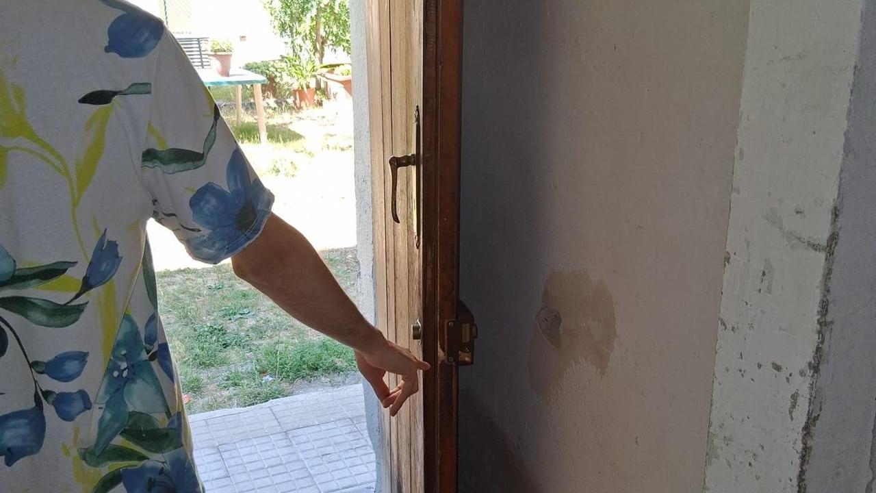 Pistoia, gli rubano la bici dall’androne del palazzo: 26enne accusa un malore
