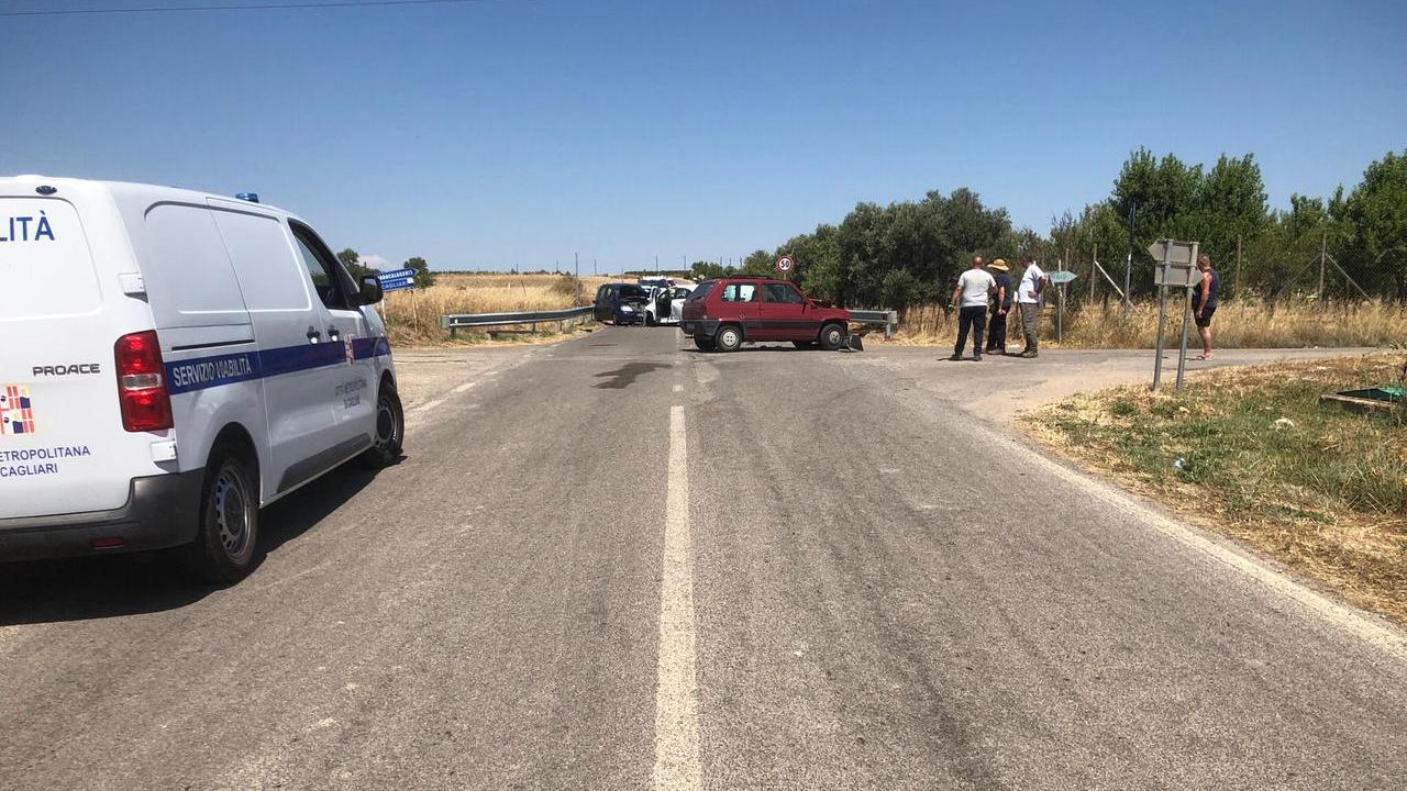 Schianto frontale tra due auto: una donna trasportata con l’elisoccorso