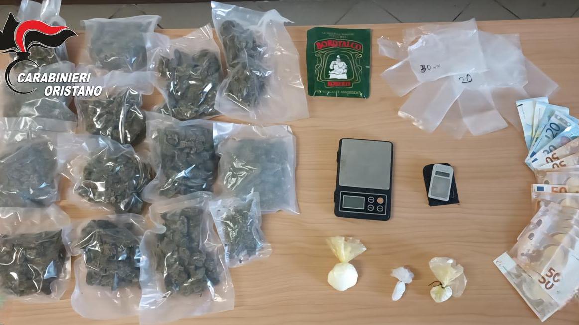 Marijuana e cocaina nascosta in casa, un arresto per spaccio
