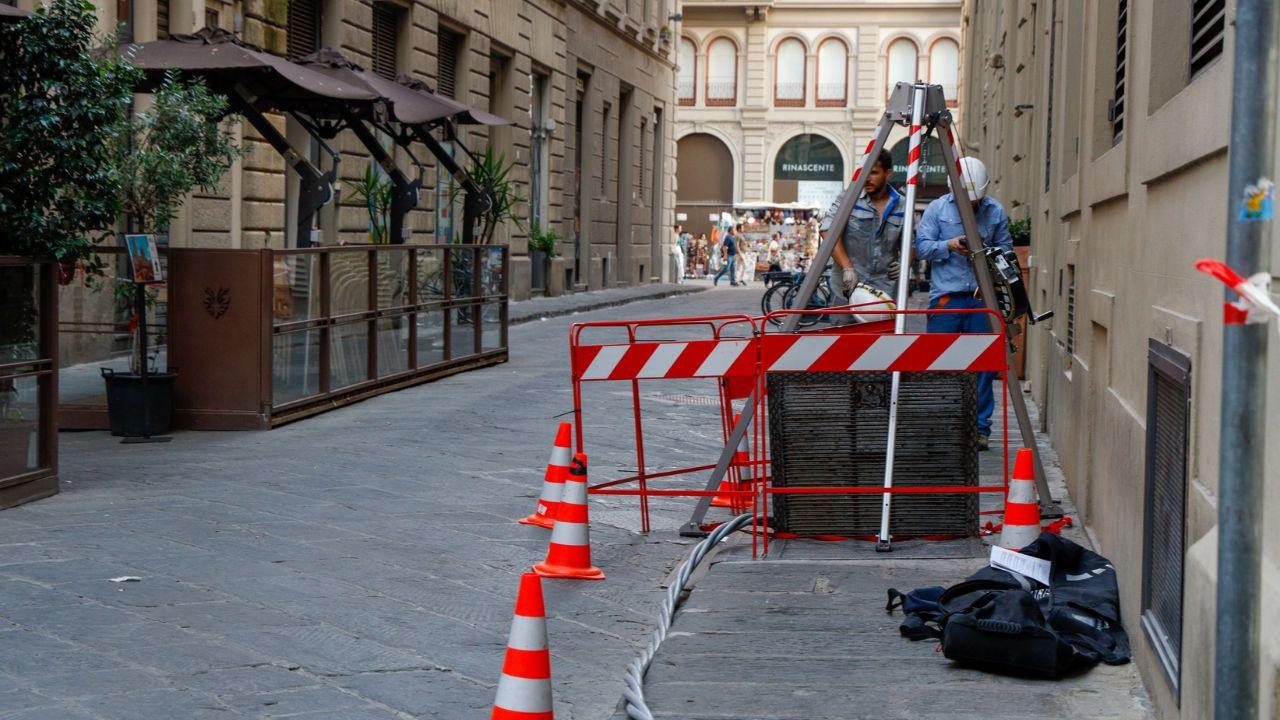 
	I lavori in via Tosinghi per risolvere il blackout

