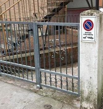 Lido Estensi, turista colpito al volto durante una lite per il parcheggio