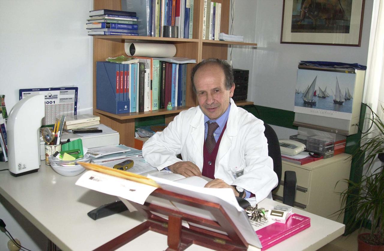 
	Piero Bua nel suo studio al Policlinico sassarese

