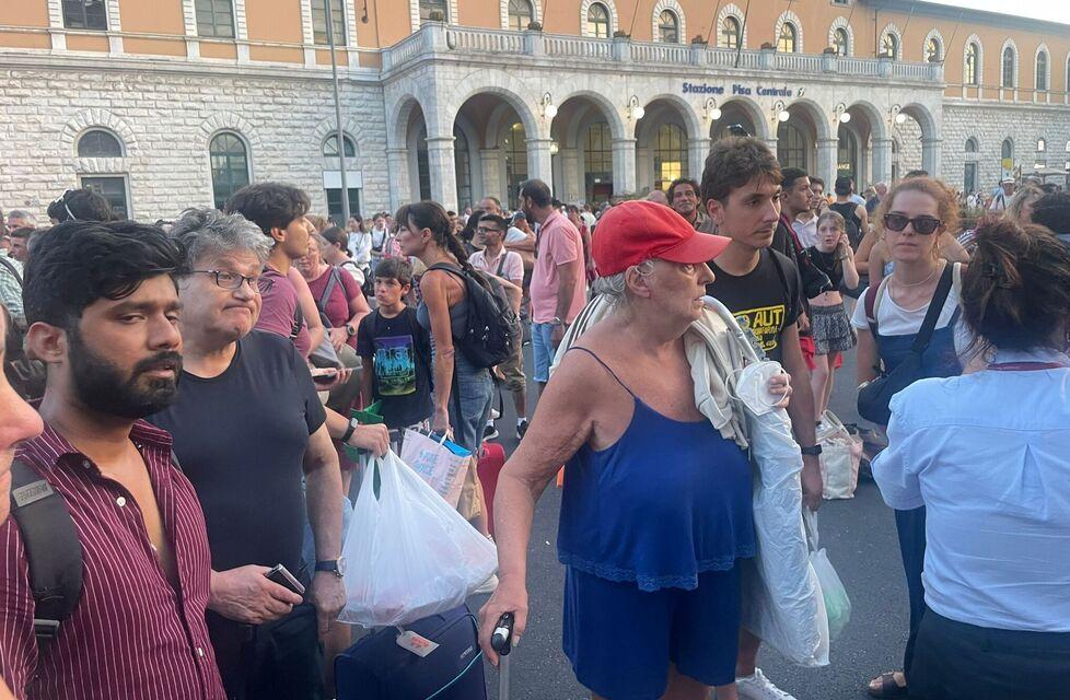 Rimborsi dei biglietti dopo il caos ferroviario, 8 ore di stop sulla Firenze-Empoli - Come fare per averli